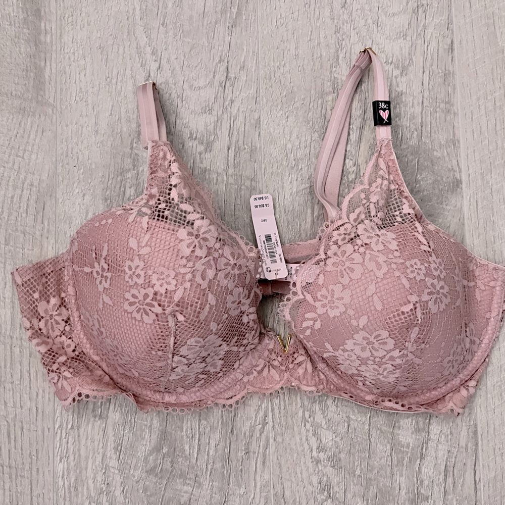 NWT VS “The Incredible” Mauve Bra. Size 38c. Beautiful bra!!